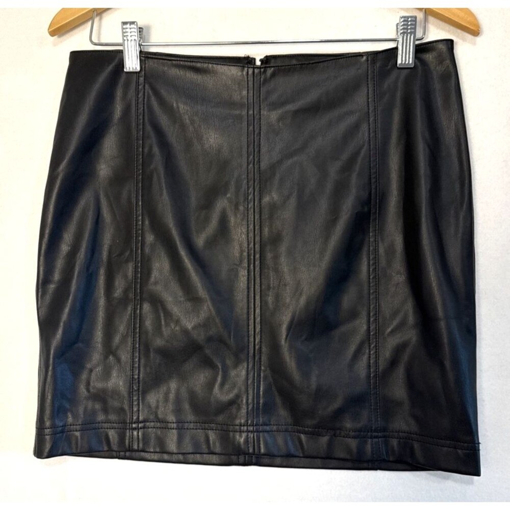 Free People Black Faux Leather Mini Skirt Back Zip Paneled Size 12 Y2K 90s Chic